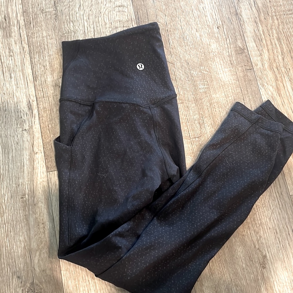 25” black Lululemon Align leggings with pockets
